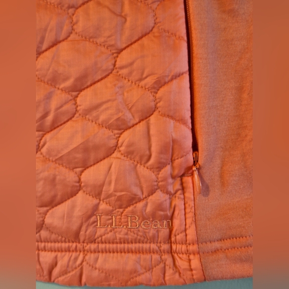 LL Bean XS Quilted Puffer Vest; Double Zip; Zippered Pockets; Thinsulate Lined - Picture 2 of 7